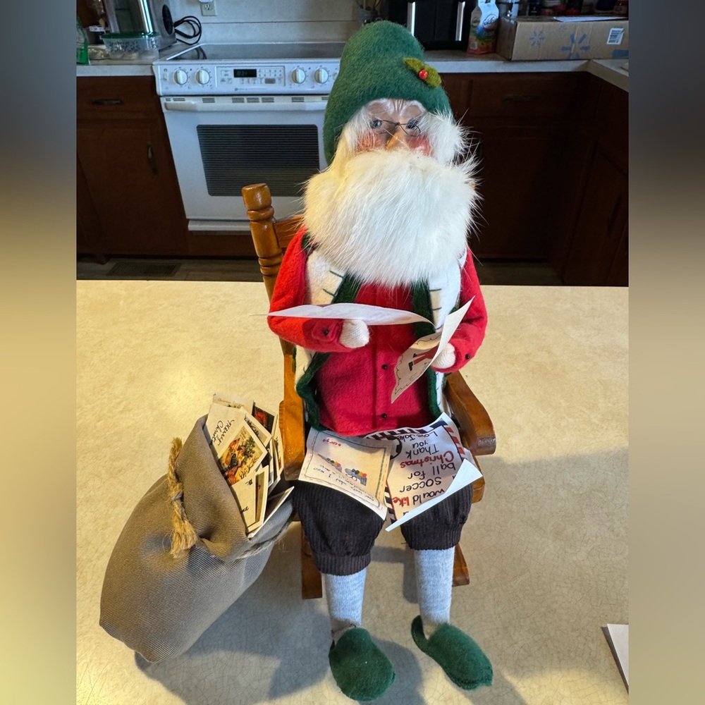 Byers’ Choice The Carolers 2005 Santa Claus in Rocking Chair with Letters